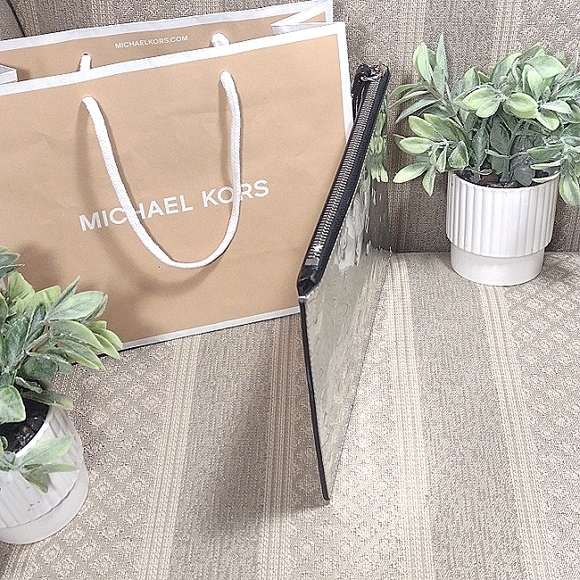 Michael Kors Jet Set Travel Wristlet Clutch in Foil Silver - Picture 7 of 16